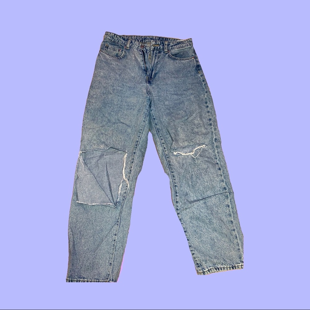 Ripped H&M Mom jeans. Super cute and comfy

Size 6 - true to size